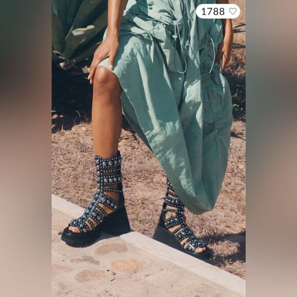 Jeffrey Campbell Black and Silver Gladiator Sandals/ size 8 - Picture 4 of 11